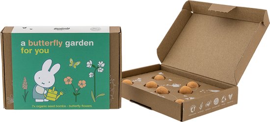 Een open en gesloten kartonnen doos met 'a butterfly garden for you' erop, gevuld met ronde bloembommetjes.