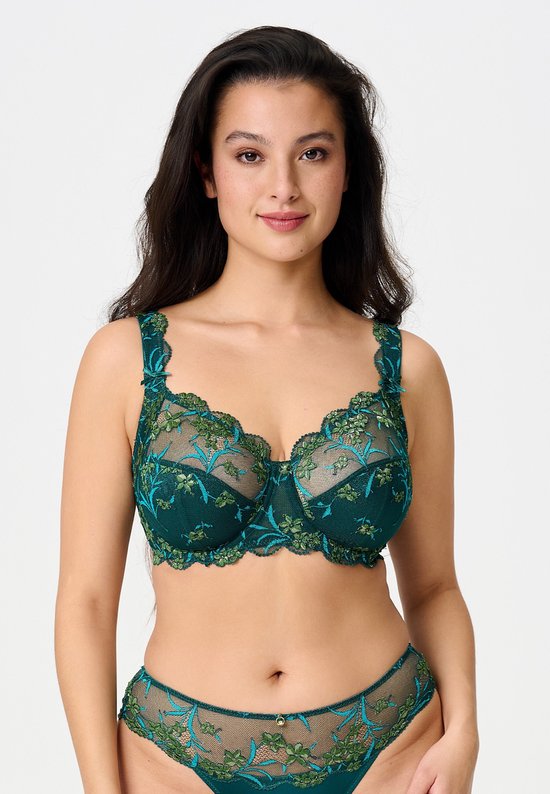 Model draagt een diepgroene kanten BH met bloemenborduursels in groen en turkoois, en bijpassende slip.