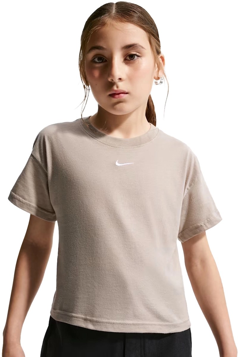 Nike sportswear boxy essential t-shirt in de kleur ecru.