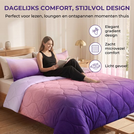 Een vrouw op een bed, lezend, onder een paars, roze en oranje gradiënt dekbed. Kussenslopen met bijpassend patroon.
