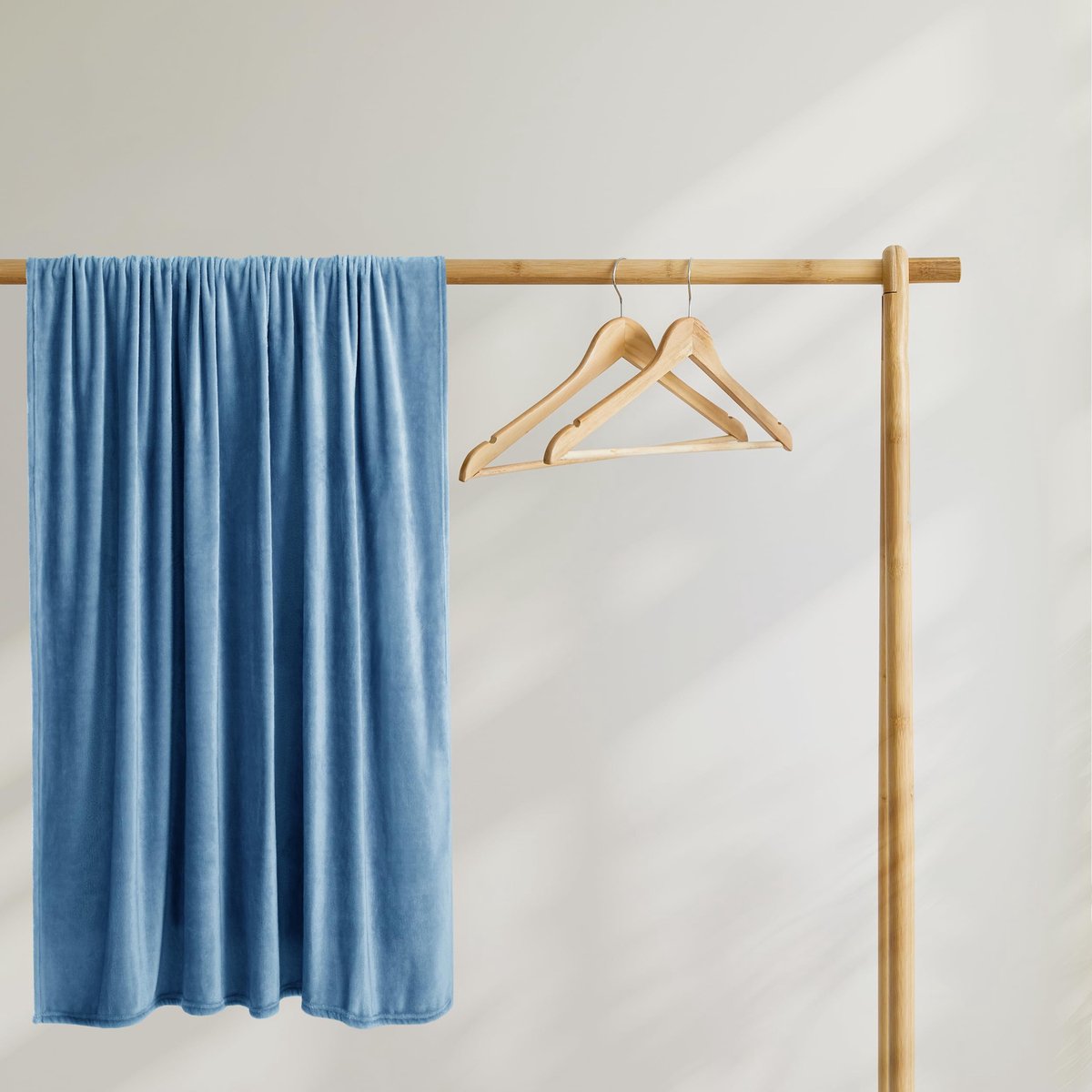 Mic Knuffeldeken 70 x 150 cm, donkerblauw, deken, microvezel, sprei, fleece, zacht, wollig, pluizig, marineblauw navy