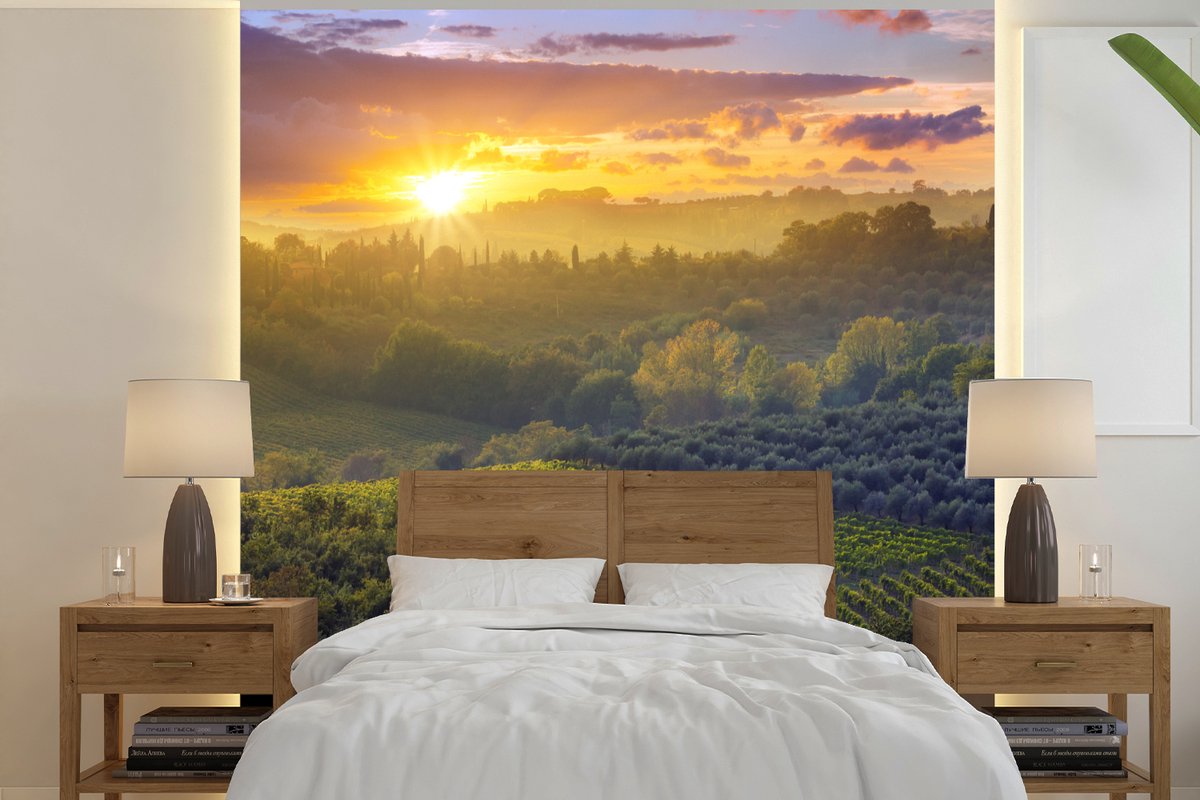 Behang - Fotobehang Toscane - Landschap - Zon - Breedte 220 cm x hoogte 220 cm