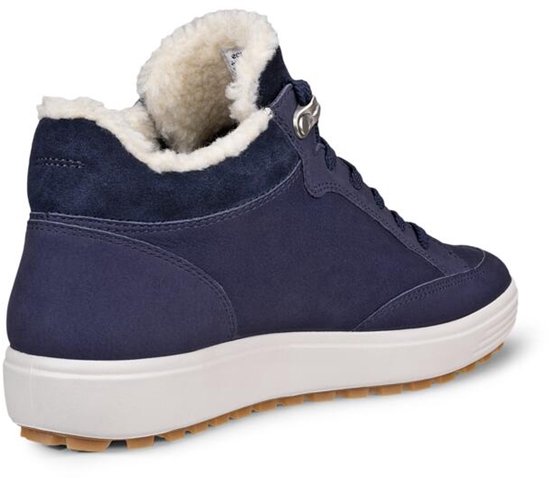 Achterkant van de blauwe ECCO SOFT 7 TRED damesschoen met zichtbare witte voering en wandelstijl details.
