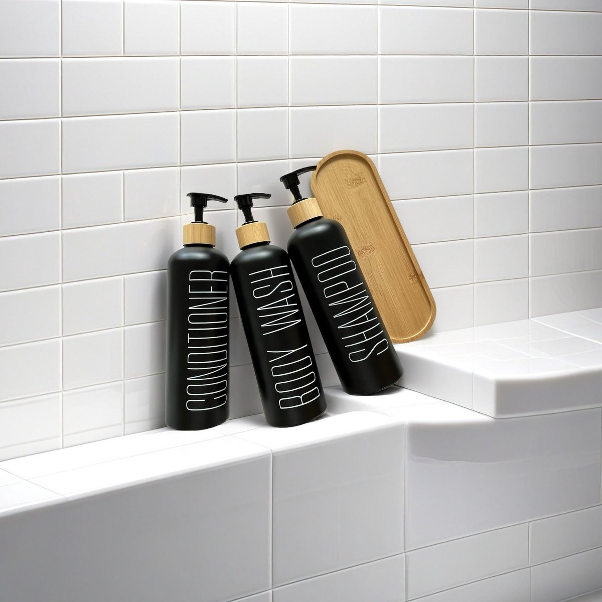 glazen shampoo en conditioner dispenserset met bamboe pompen en lade - 3 navulbare flessen voor de douche, vooraf geëtiketteerd voor body wash, shampoo, conditioner - 500ml/16.9oz elk — cadeau in Wonen & Interieur - foto 2