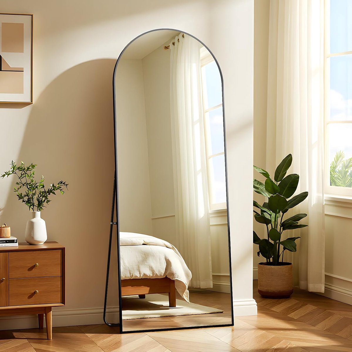 Boogspiegel, 45 x 144 cm, afgeronde staande spiegel in vloerlengte met frame van aluminiumlegering, full-body spiegel met standaard, staand, hangend of tegen de muur leunen, zwart