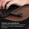 Xedor USB-stick aangesloten op MacBook.