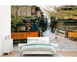 Behang - Fotobehang Tatsumi-kyo de brug over de Shiragawa-rivier in het Japanse Kyoto - Breedte 360 cm x hoogte 240 cm