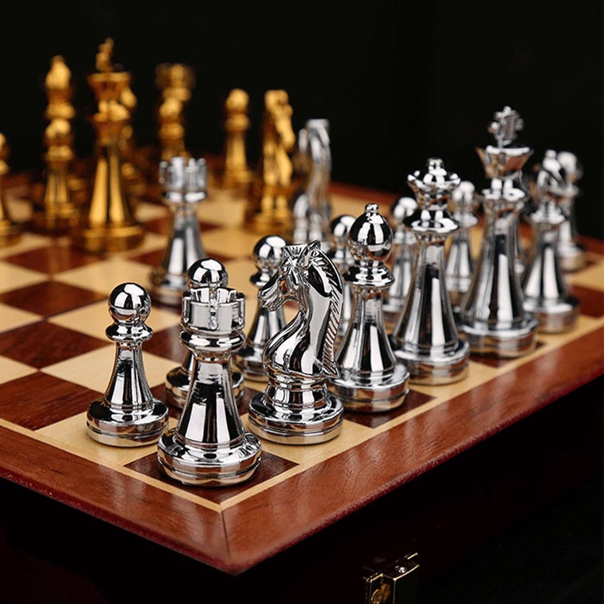 Schaakstenen - Goud en Zilver - Inklapbaar Schaakbord van Hout en Metaal - Luxe Ambachtelijk Schaakspel voor Alle Leeftijden