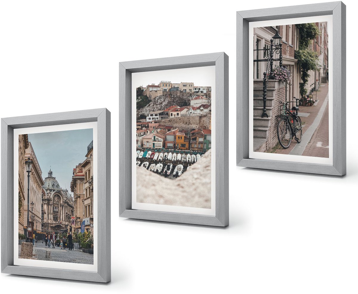 Coloray 4-Delige Schilderij Set - Sfeervolle stadsstraten met uitzicht op de haven en de gebouwen. - 20 x 30 cm - Moderne Wanddecoratie - Slaapkamer - Decoratieve Schilderijen Zilveren lijst