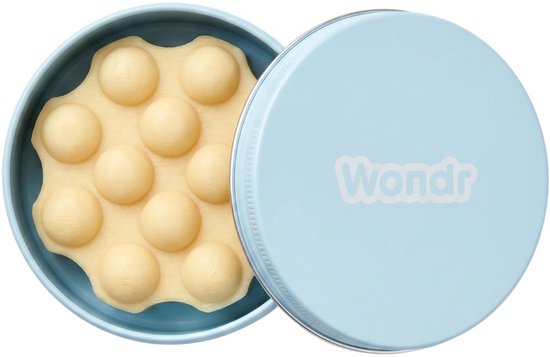 Boîte de rangement et de voyage bleu clair avec 12 savons ronds.