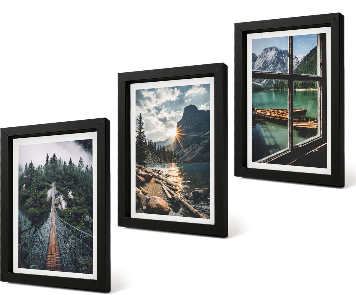 Coloray 4-Delige Schilderij Set - Brug in het bos, meer met boten, uitzicht op de bergen - 20 x 30 cm - Wanddecoratie - Schilderijen Set - Kantoor - Stijlvolle Muurdecoratie Zwarte lijst