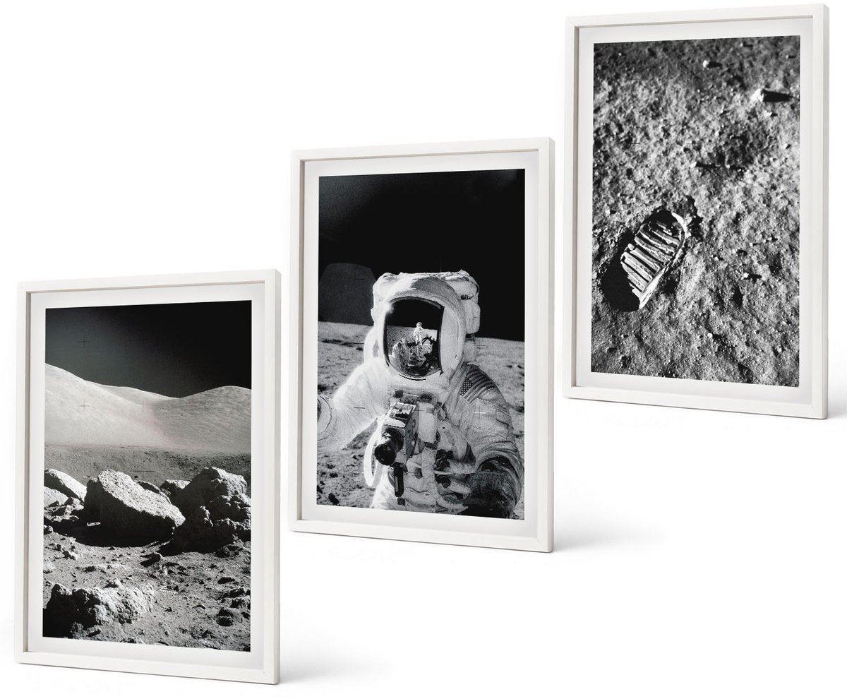 Coloray 3-Delige Schilderij Set - Maanfoto'S Met Astronaut En Voetafdruk - 40 x 60 - Wanddecoratie - Schilderijen Set - Kantoor - Stijlvolle Muurdecoratie