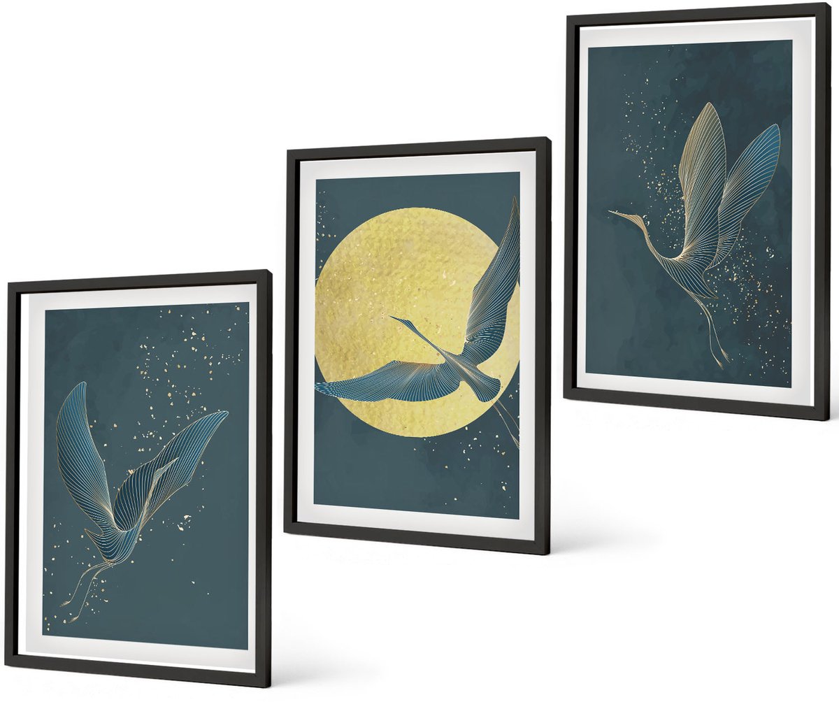 Coloray 3-Delige Schilderij Set - Kraanvogels In Vlucht Tegen De Achtergrond Van De Maan En De Sterren. - 40 x 60 cm - Wanddecoratie - Schilderijen Set - Interieur - Interieur Decoratie