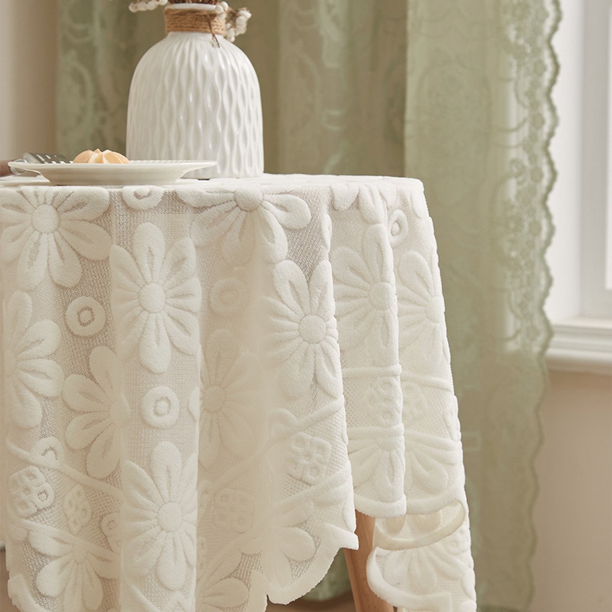 Round Tablecloth – Floral Lace Design – Decorative Table Cover – 90 x 90 cm – Washable – Suitable for Buffets, Kitchens, Parties, and Holiday Dinners – Beige