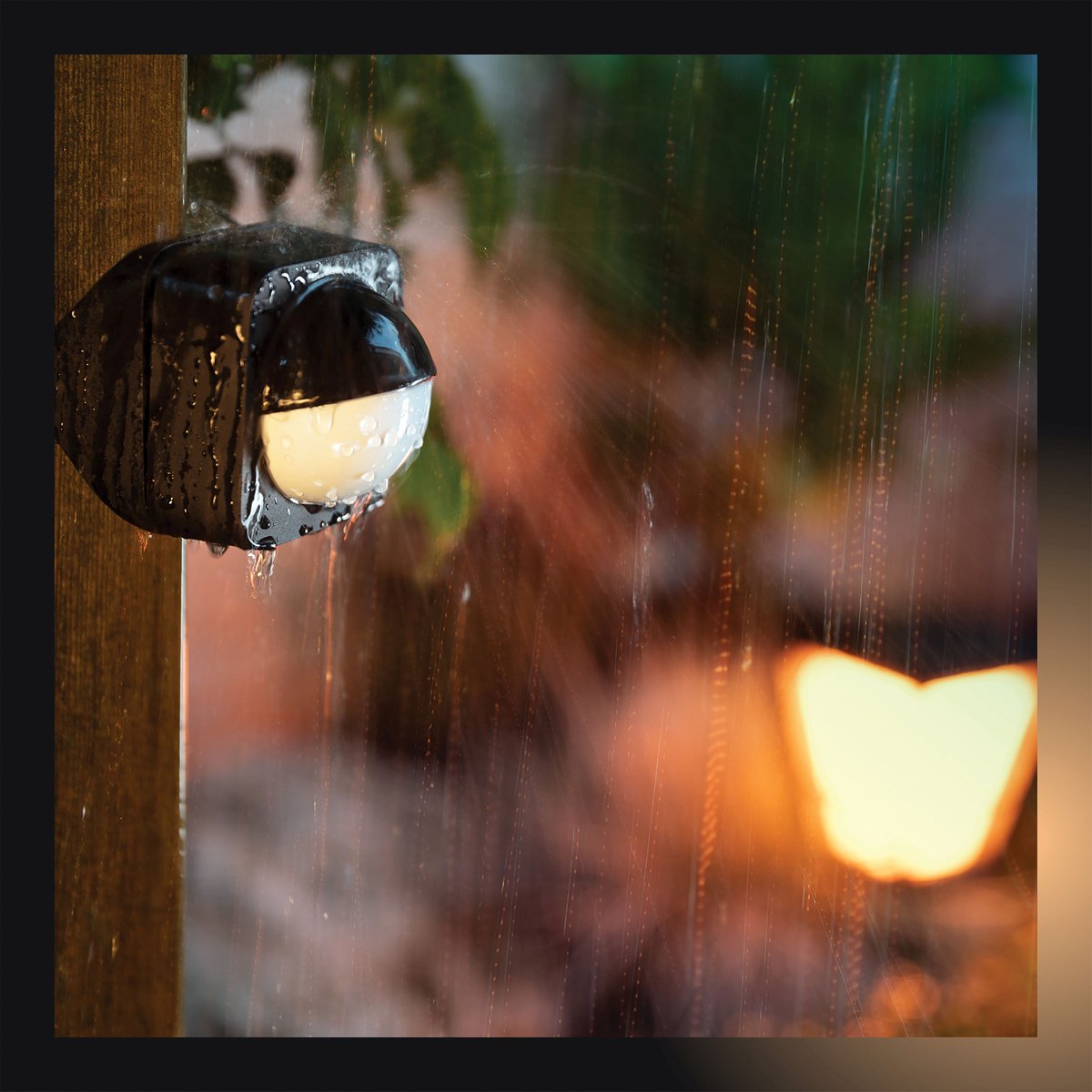 Philips Hue Lot économique - avec 2 Hue Outdoor Motion Sensors