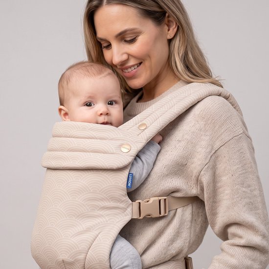 LUVION® Baby carrier MILANO Rainbow Sand - Draagzak Baby - Ergonomische Buikdrager en Rugdrager - OEKO-TEX® Katoen - Beige met Regenboog Patroon van Luvion — afbeelding 5