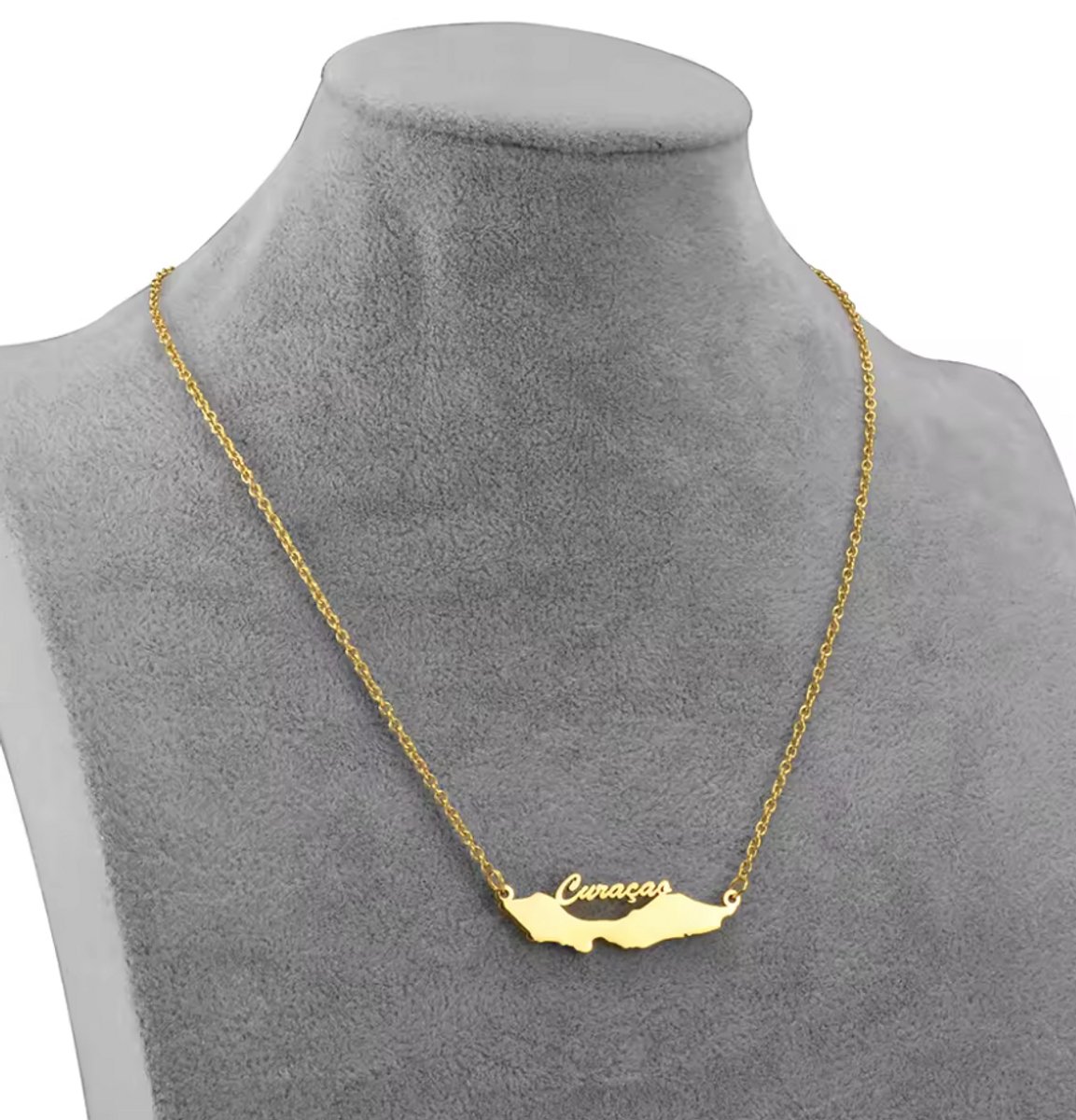 Maevi Ketting - Kleur: Goud - Roestvrijstaal / RVS - Hoge Kwaliteit - Curacao / Korsou Ketting - Lengte: 45 cm - Breedte: 3.5 cm - Luxe Ketting - Curaçao - Halsketting - Cadeau - Sieraden - Mi Dushi Korsou - Hoge Kwaliteit
