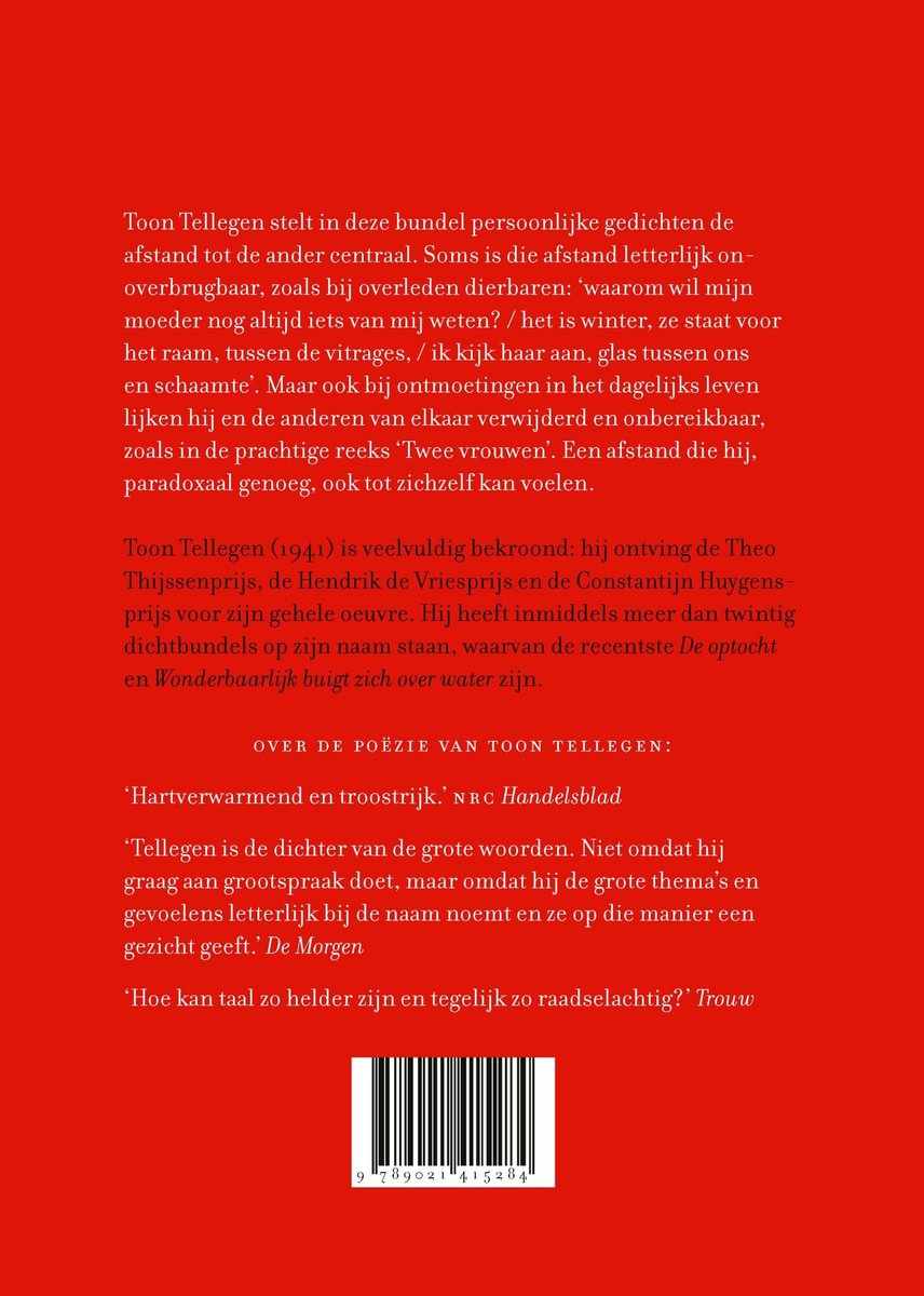 Boek achterkant met tekst en barcode.