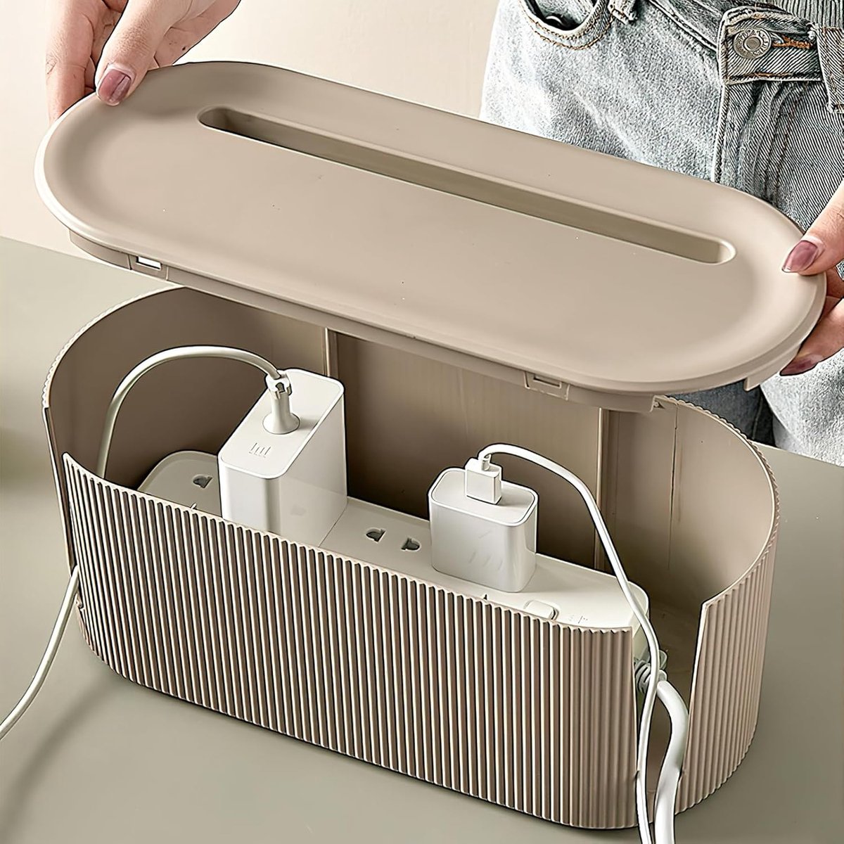 Kabelbeheer Box met Deksel - Grote Plastic Kabel Opbergdoos - Geribbelde Draad Opbergbox voor Stekkerdoos Lader Kabels - Stofvrije Kabel Verberg Box voor Bureaul Thuis Kantoor