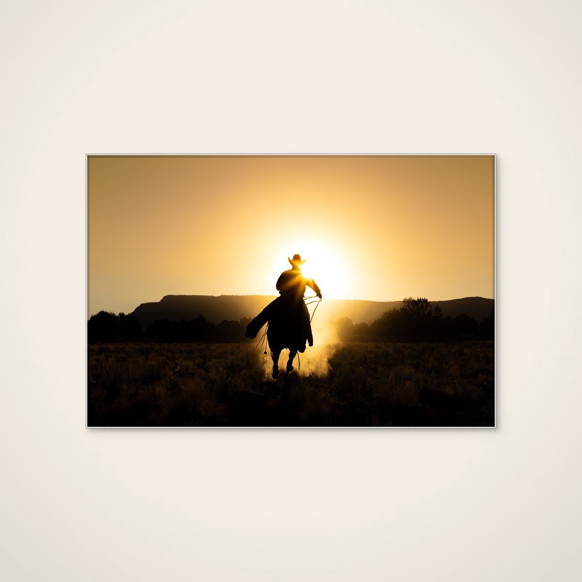 Akoestisch schilderij - 90 x 60 cm - Western Sunset Rider van Matt Jacob - Abstracte wanddecoratie - wit textielframe
