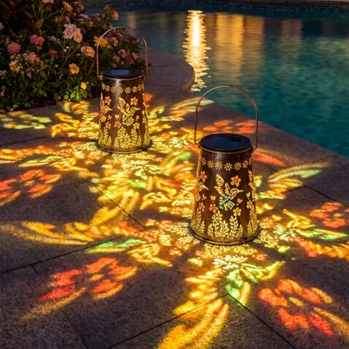 ModernStore 2 stuks Solar Lantaarn Buiten - Kleurveranderende RGB Tuinlamp op Zonne-energie - IP65 Waterdicht - Met Zonnepaneel - Geel - 11x11x14.5 cm