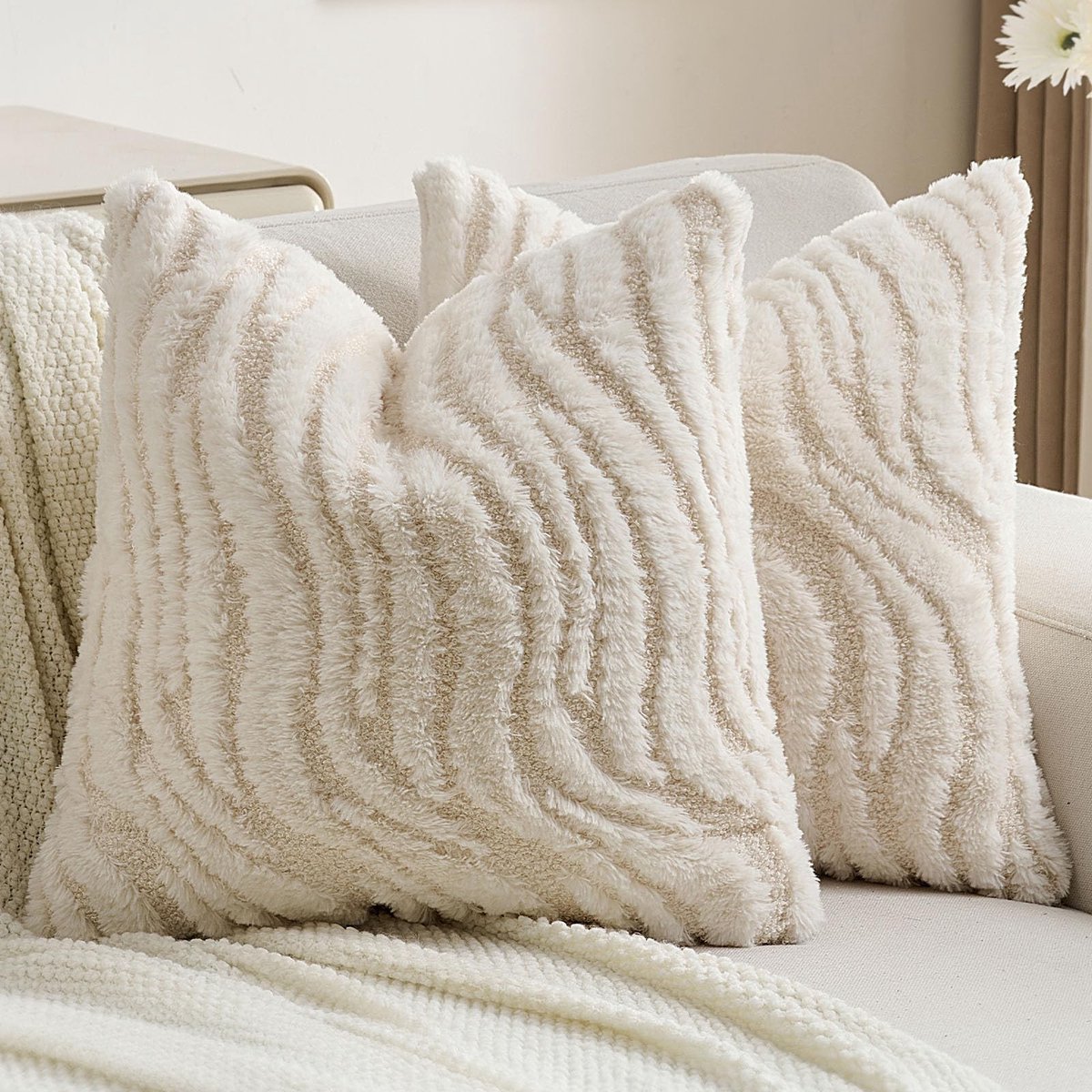 Omgoods - Set van 2 Crème Velours Kussenslopen 45 x 45 cm met Rits