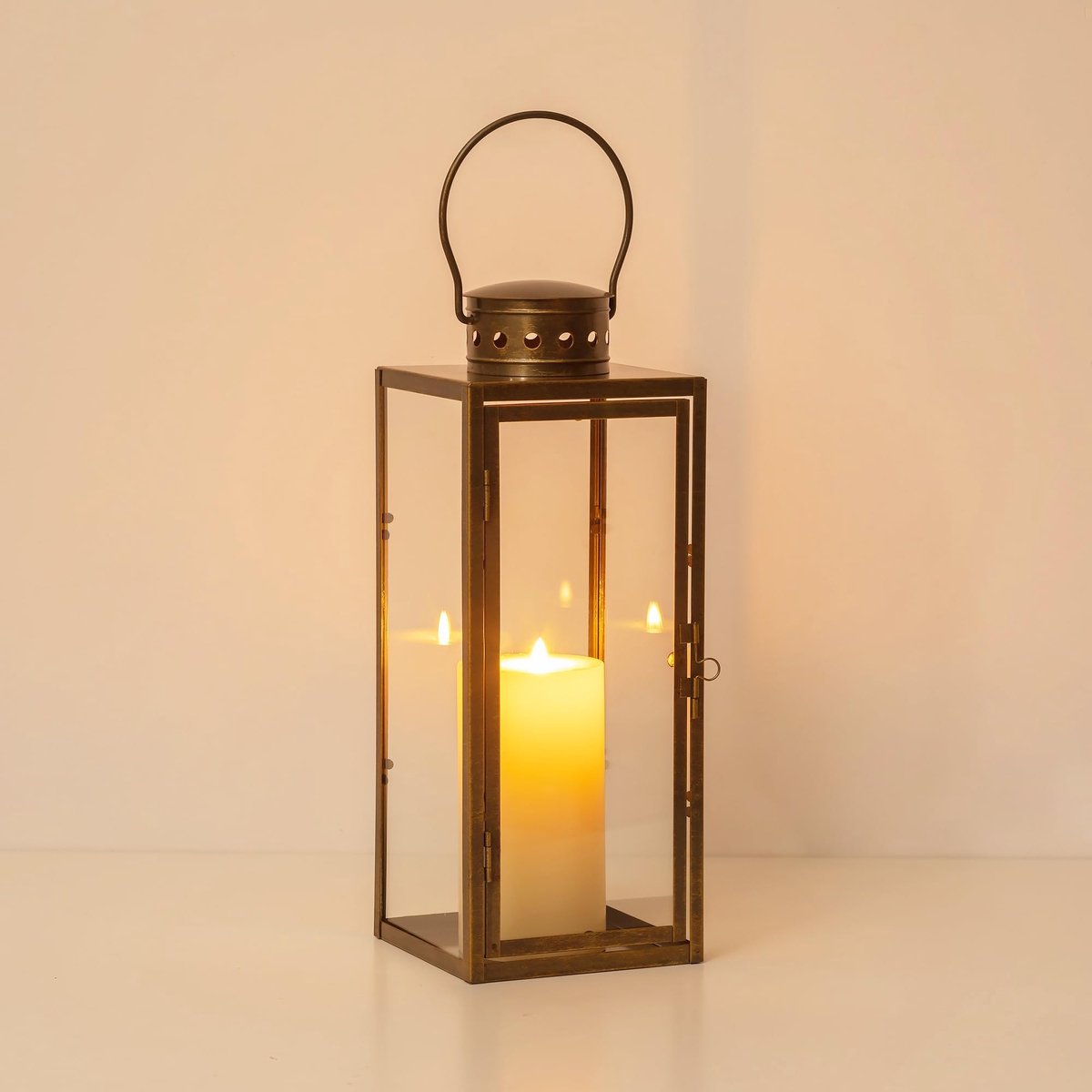 Omgoods- Lantaarn decoratie goud - Groot windlicht buiten - Balkon/Tuin decoratie - Vintage tafeldecoratie - Metalen/Glas - Eenvoudig ontwerp