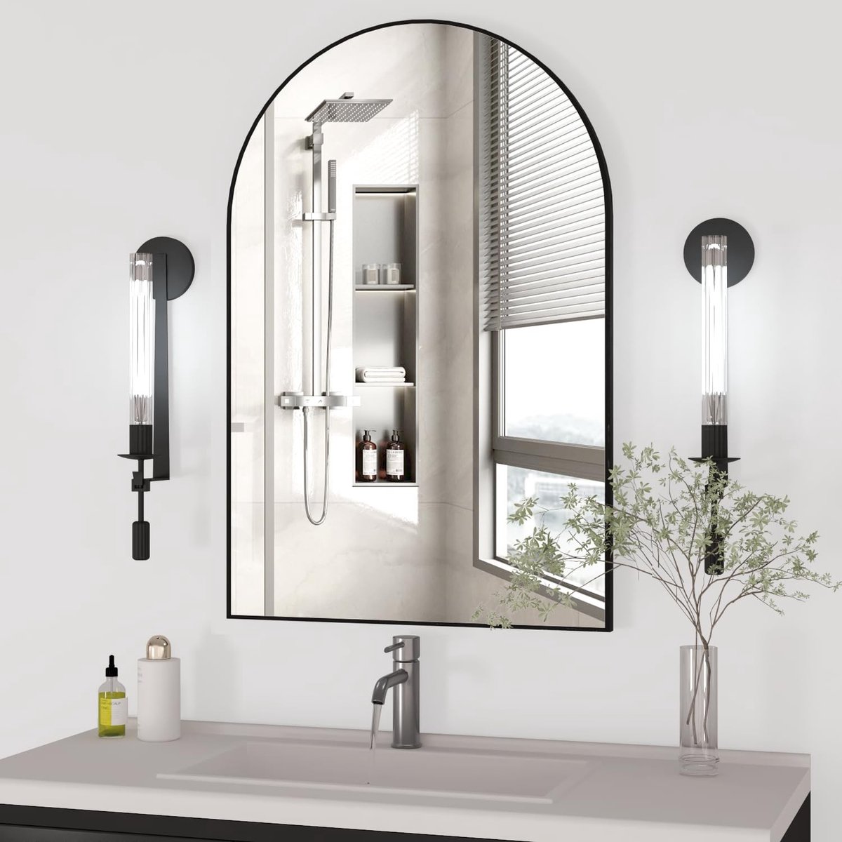 Omgoods - Curved Wall Mirror met Zwart Metaal Frame 60 x 90 cm