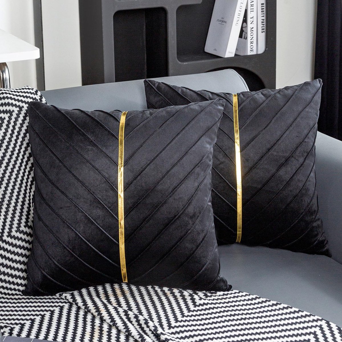 Omgoods - Set van 2 Zwarte Gouden Velvet Kussenhoezen - 45 x 45 cm