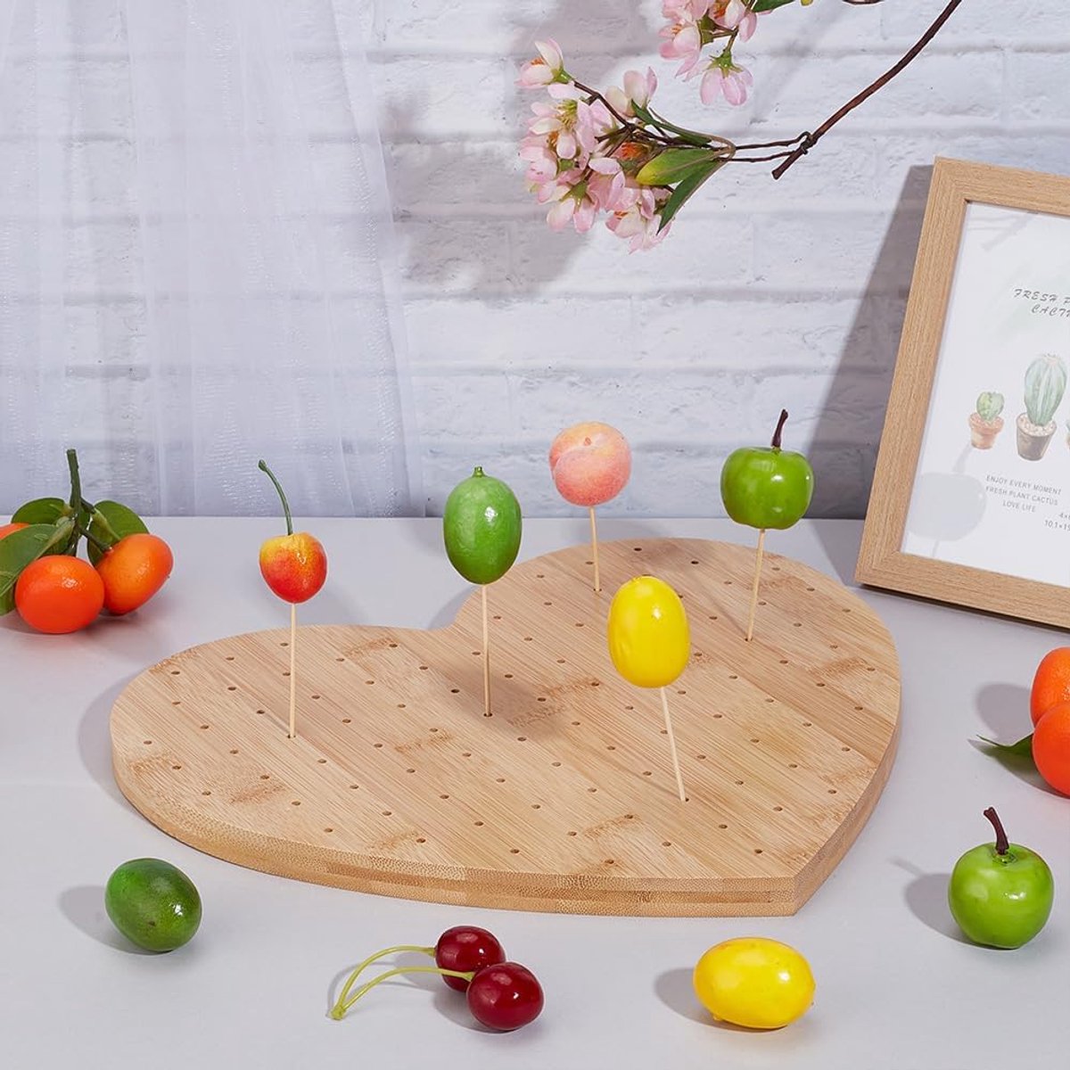 Bamboe Spieshouder voor voedseldisplay Hartvorm 99 Gaten Lolly Display Stand BurlyWood Kleur Houten Voorgerecht Voedsel Pick Display Houder voor Baby Shower, Verjaardag, Cocktail Party