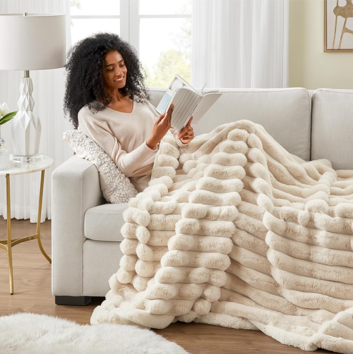 Pluche Dekentje 130 x 150 cm - Beige Flanel - Super Warm - Perfect voor Sofa en Bed - ShopVlot