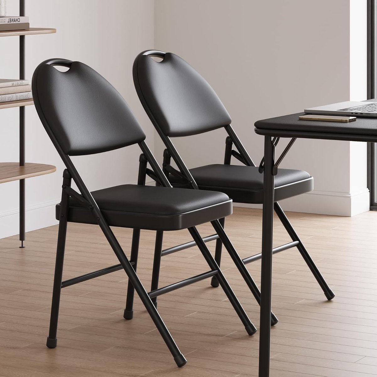 Set van 2, met PU-leer gevoerd, voor zitting en rug, stapelbare metalen klapstoel tot 160 kg, tuinstoel en gastenstoel voor evenement, woonkamer, kantoor, eetkamer, balkon, zwart