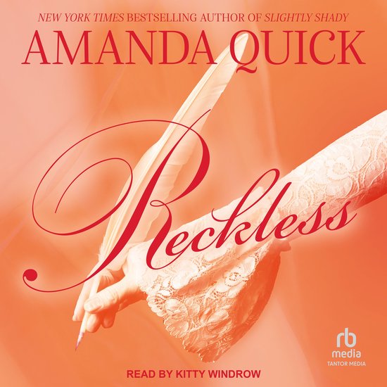 Boek 'Reckless' van Amanda Quick, met een vrouwelijke hand die een veerpen vasthoudt tegen een oranje achtergrond.
