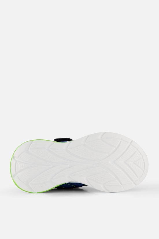 Onderkant van een blauwe Skechers gymschoen met witte zool en limegroene rand.