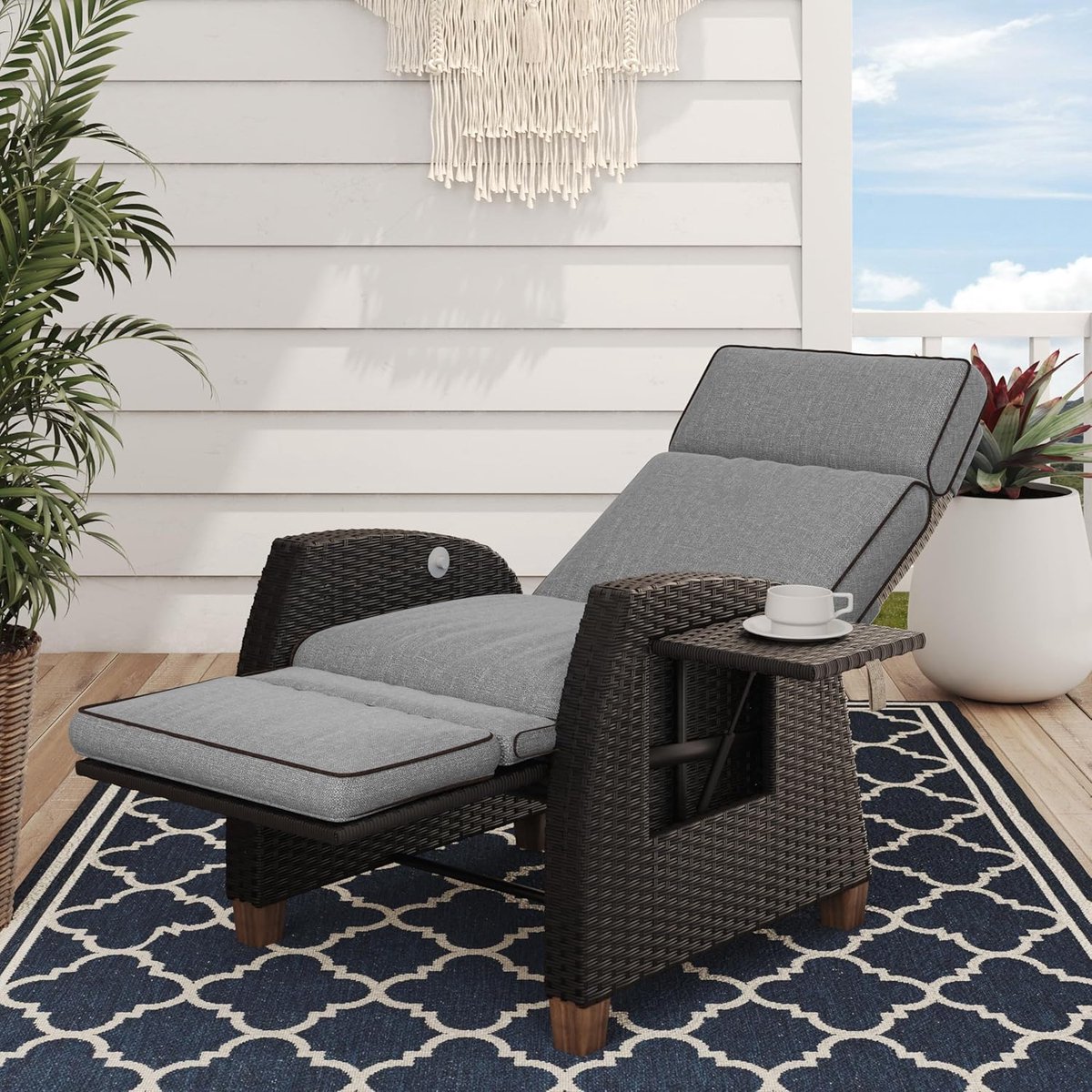 Patio Relaxstoel, ligstoel met zitkussen, aluminium frame, tuinstoel, verstelbare rugleuning, rotan zonneligstoel voor binnen, buiten (grijs zitkussen en bruin rotan)