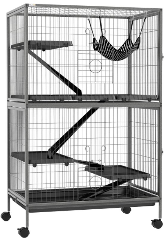 Grijze metalen knaagdierkooi op wielen met twee verdiepingen, vier plateaus, drie hellingen en een zwart-wit gestreepte hangmat.