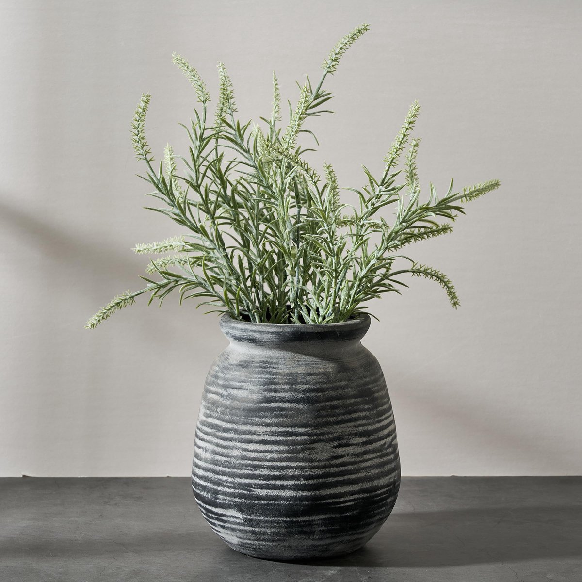 SnelShoppen - Keramische Rustieke Boerderij Bloemenvaas, Steengoed Decoratieve Bloemenvaas, 18.5 cm Hoog, Zwart voor Thuisdecoratie, Tafel, Woonkamer,