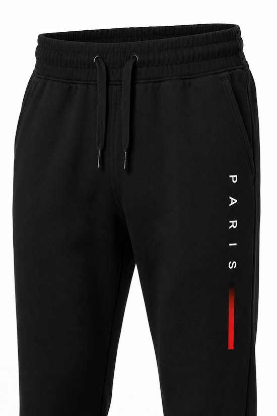 Zwarte joggingbroek met trekkoord en 'PARIS'-print met rode streep.