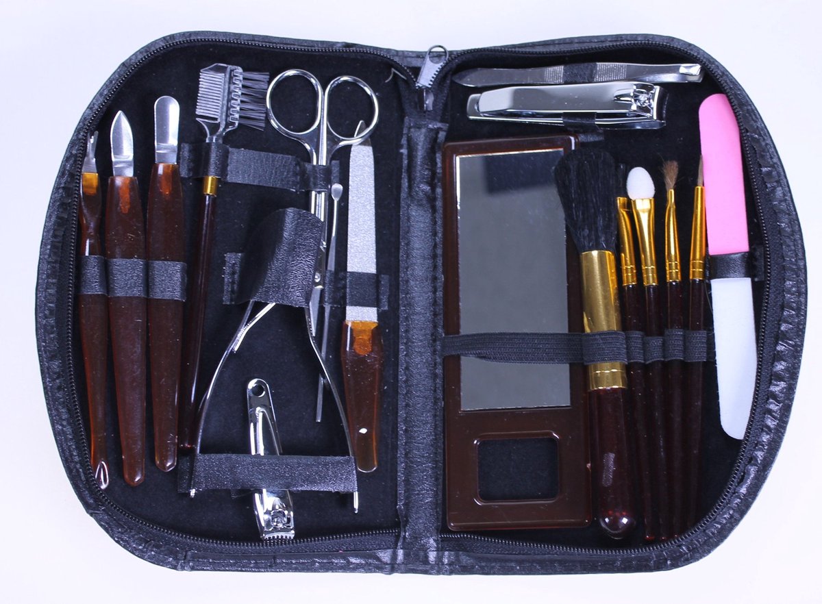 Wellys Black Edition - Manicureset 18-delig - Met zwart reisetui