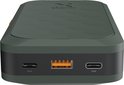 Zijaanzicht van een donkergroene Xtorm powerbank met twee USB-C poorten van 35W en één oranje USB-A poort.