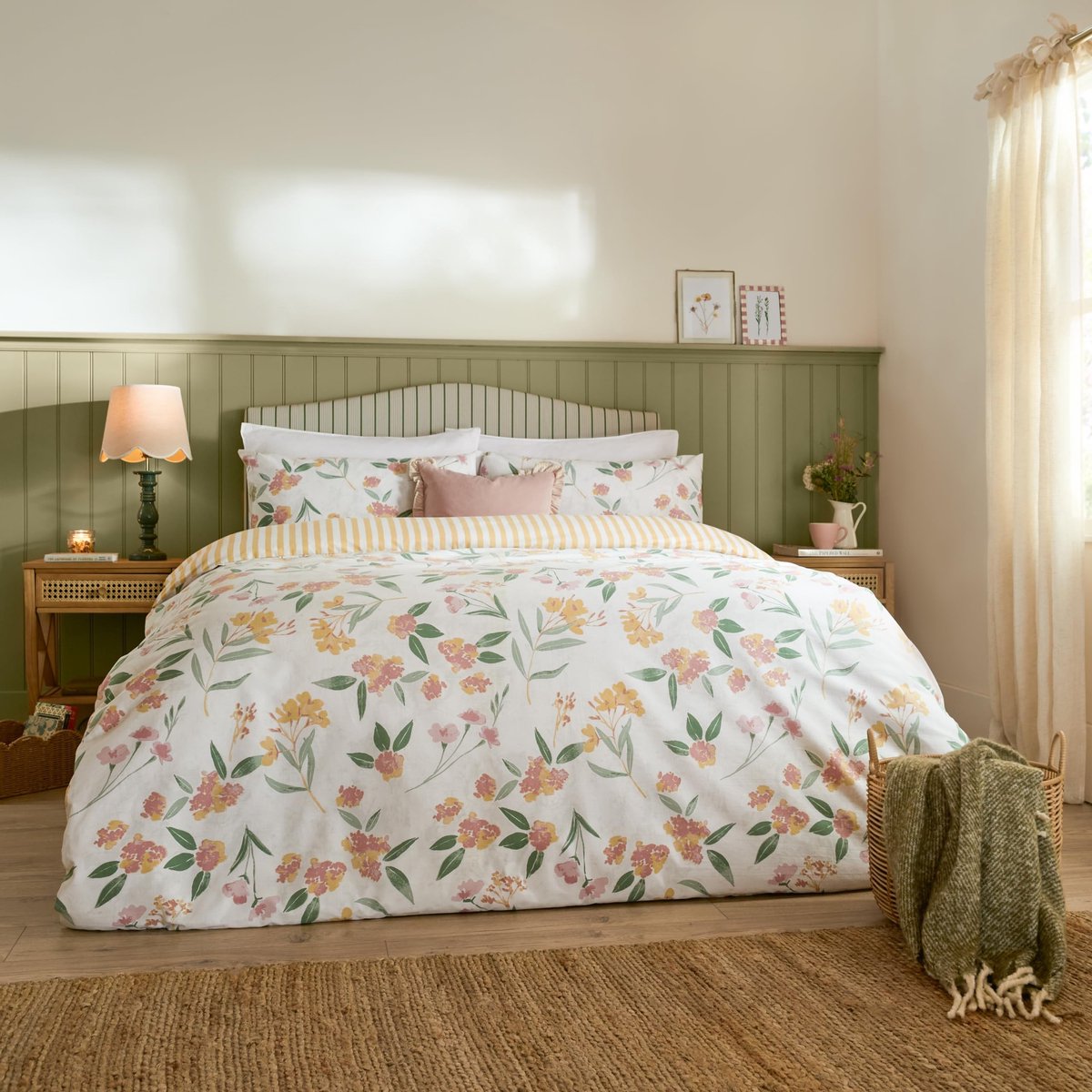 Duvetcover Set Betsie - Omkeerbaar Beddengoed met Bloemen en Strepen in Geel - King Size