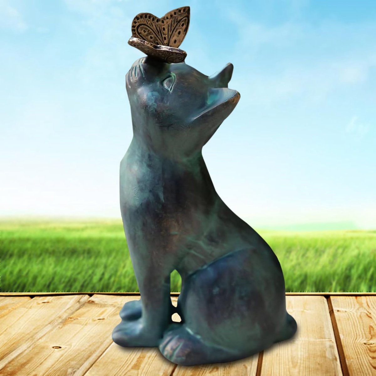 Kattendecoratie voor tuindecoratie: schattige kat met top vlinder ornamenten, waterdichte kunsthars dierensculptuur als knutselgeschenk of huwelijkscadeau