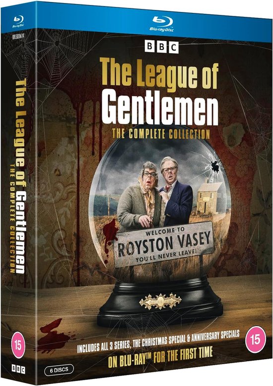 De complete Blu-ray collectie van The League of Gentlemen, met een sneeuwbol met Royston Vasey erop.
