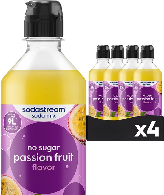 Een grote fles SodaStream passievruchtsmaak, no sugar, met op de achtergrond een multipack van vier kleine flessen.