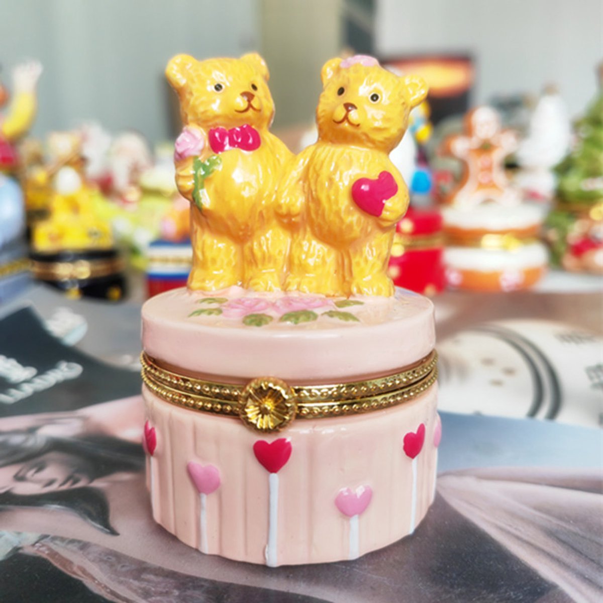 Sieradendoosje klein - Sieraden doosje - Sieradendoosje meisje - Sieradendoosje – Handgeschilderd Keramisch Juwelendoosje met Kattenbeeldje en Hartjesdecoratie – Decoratieve Opbergdoos voor Sieraden