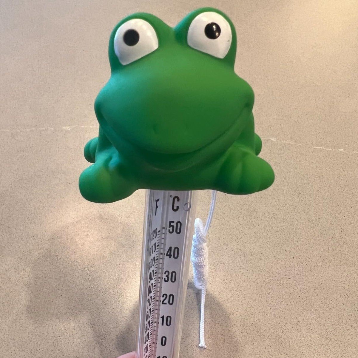 Floating Pool Thermometer, Large Display with String Easy to Read, Shatter Resistant, for Outdoor & Indoor Swimming Pools, Spas, Hot Tubs & Aquariums