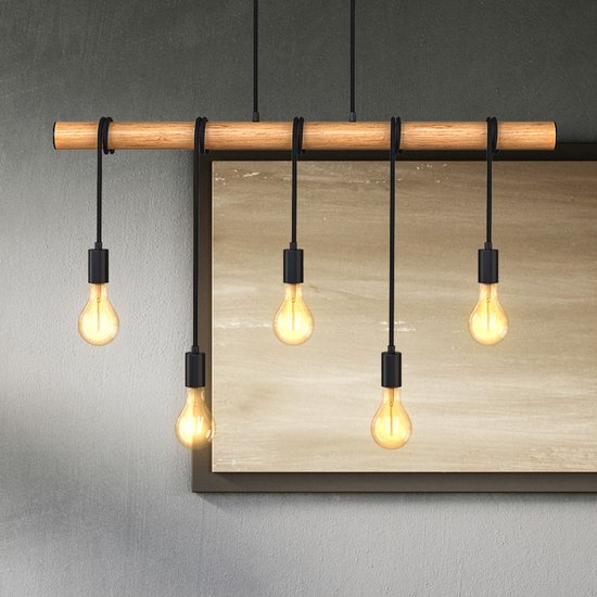 Plafonnier avec poutre en bois et cinq ampoules à incandescence E27, devant un tableau sur un mur gris.