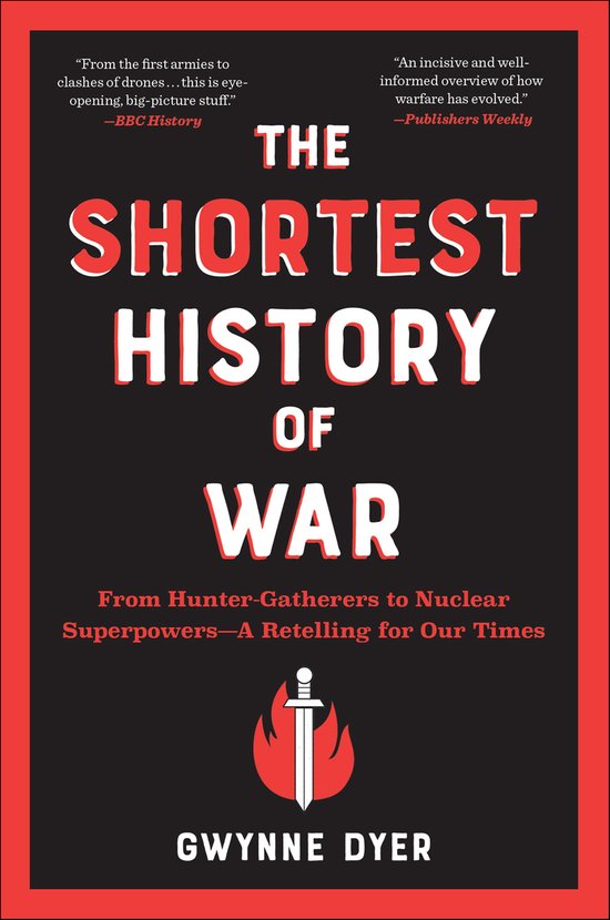 Boekhoes: "The Shortest History of War" door Gwynne Dyer. Zwart met rode rand, witte en rode tekst. Een zwaard boven een vlam.