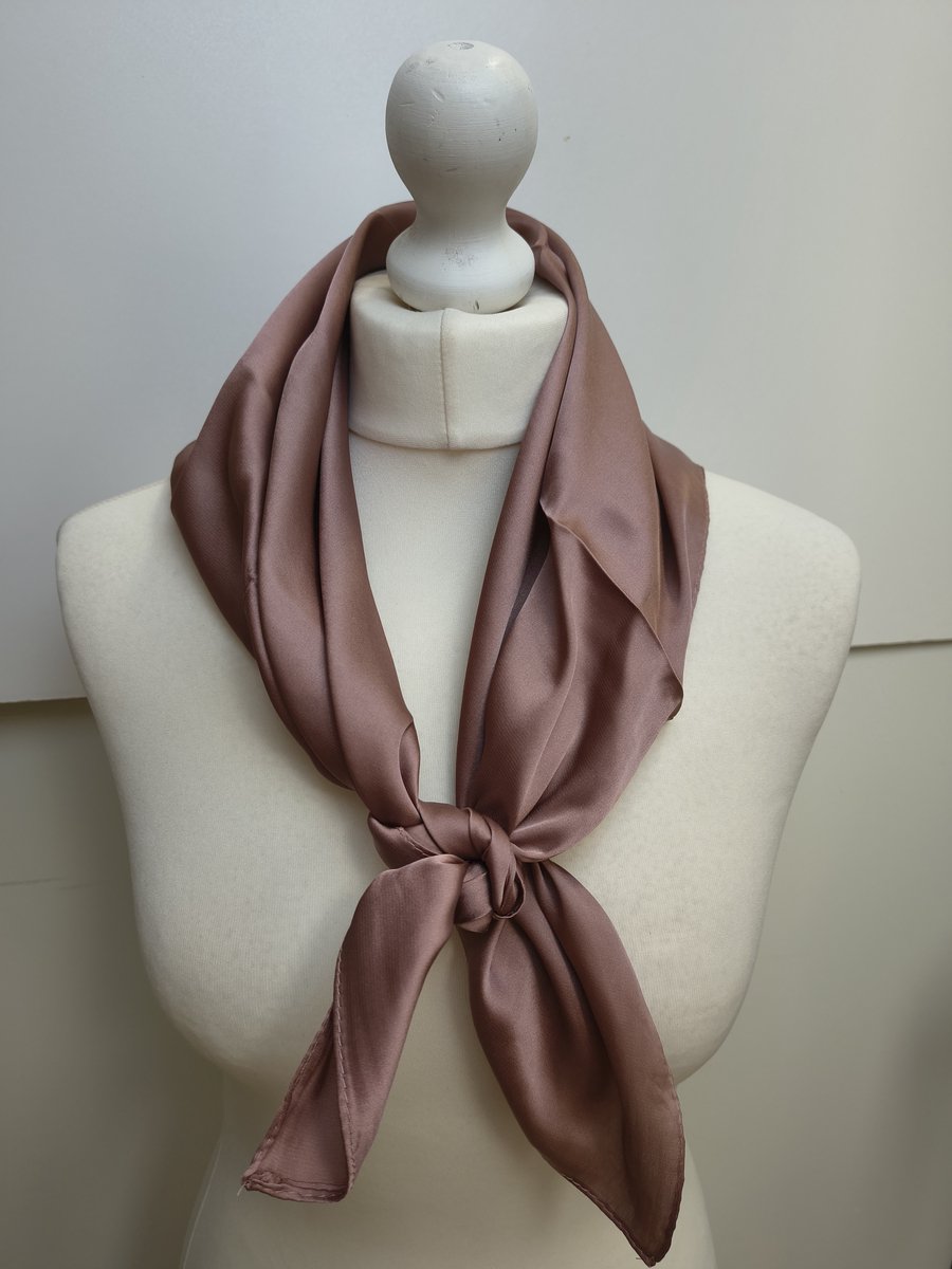 Vierkante dames sjaal Hildegard-effen oud roze old rose-uni-neksjaal-halssjaal-70x70