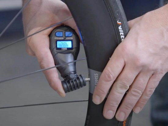 BBB Cycling GadgetGauge Bandendrukmeter Fiets - Fietspomp Accessoire - Digitale Manometer Racefiets & Mountainbike - BMP-92 van BBB Cycling — afbeelding 2